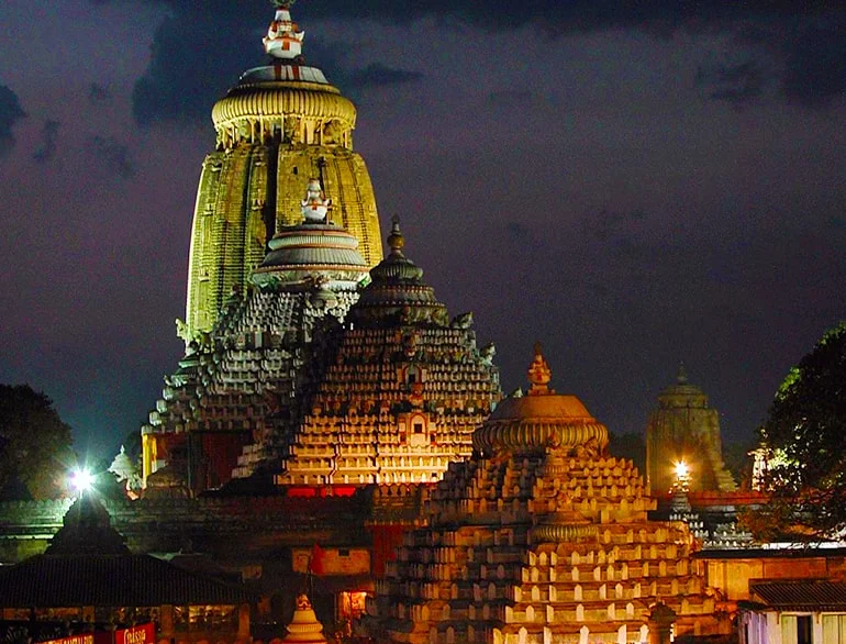 Top 10 Most Scenic And Famous Lord Krishna Temples In India Top 10 Most Scenic And Famous Lord Krishna Temples In India