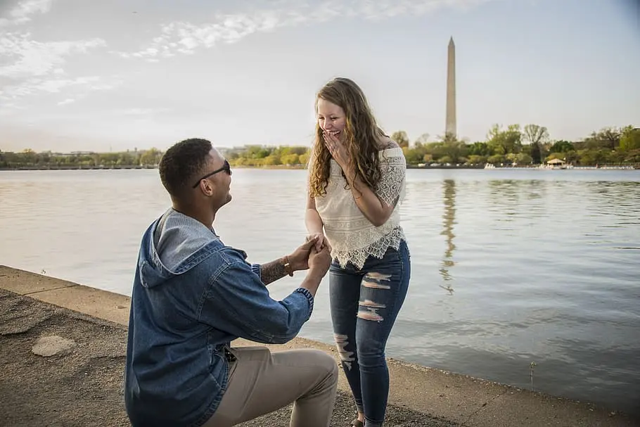 Boy proposing his girlfriend